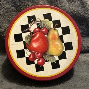 😉Bundle Days😉 Gourmet Chocolate Chip Cookies Tin Picturing Fruit